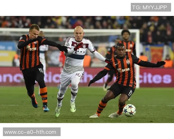 拜仁海报热身欧冠对决巴黎罗贝里小猪同框伊布小罗回忆重温