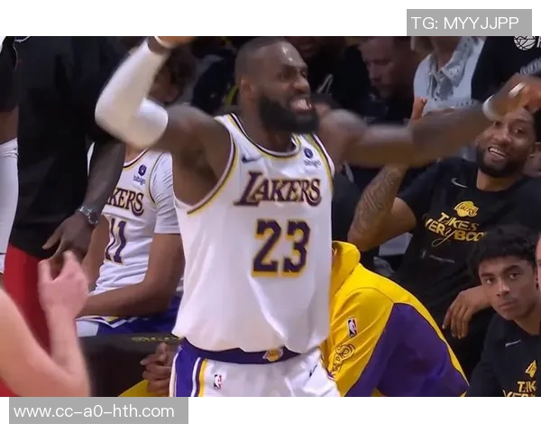 詹姆斯怒斥裁判判罚不公直言这犯规实在太离谱了