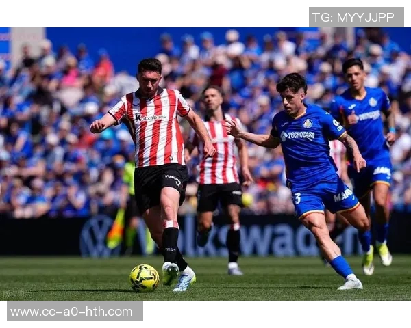 西甲联盟因球场积雪达20厘米申请推迟比赛天气影响引发关注